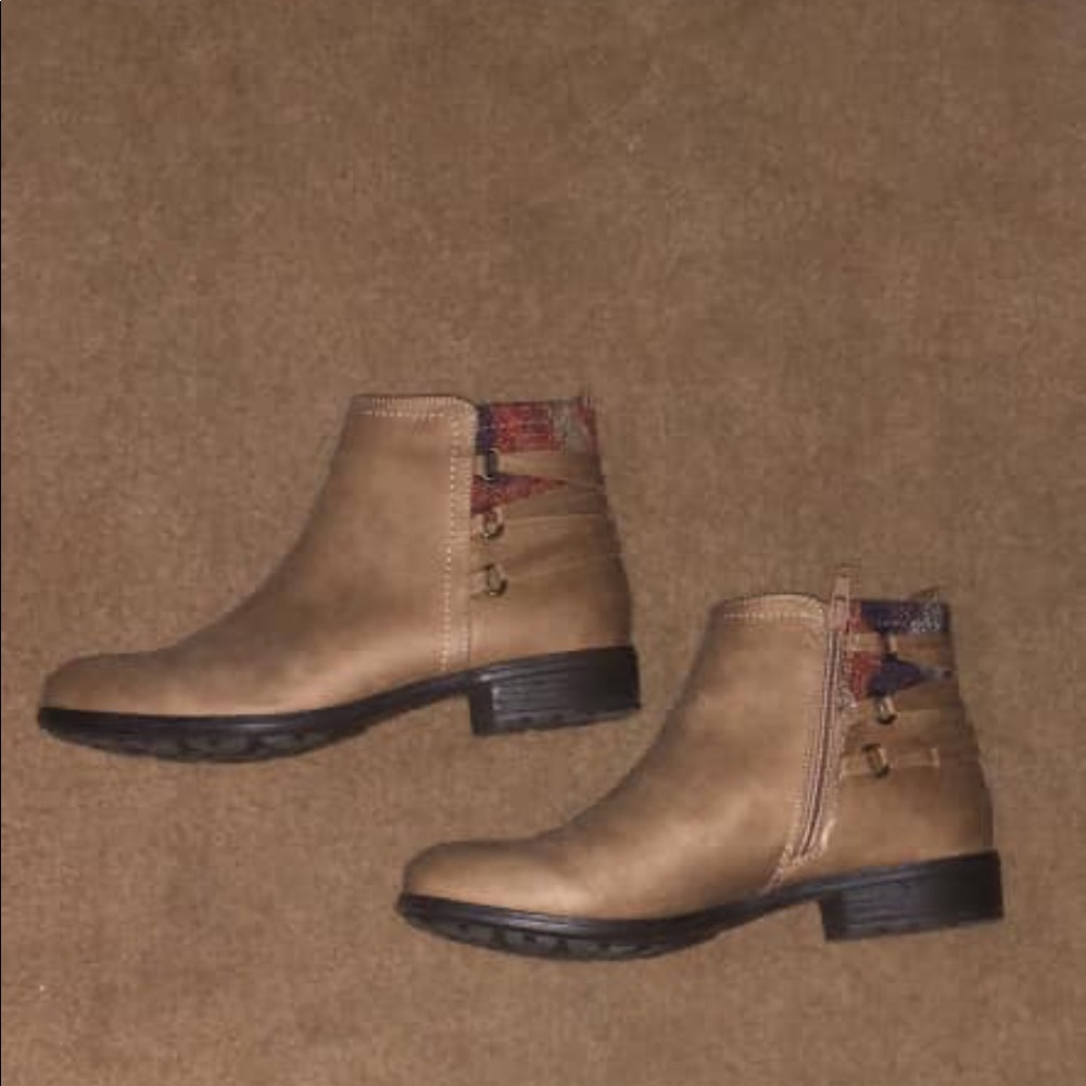 Bass & Co boots 🥾 sz 8 ladies